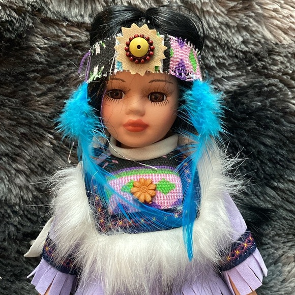 Collectible Kinnex Porcelain Doll - Picture 2 of 16